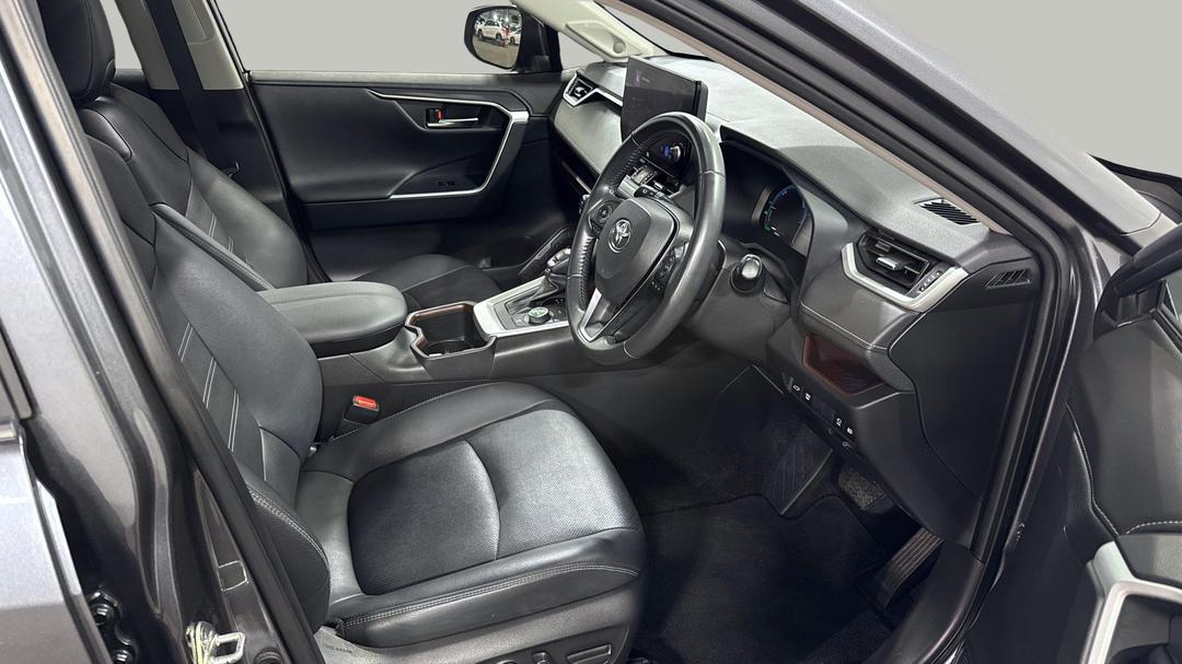 2022 Toyota RAV4 Cruiser (AWD) Hybrid, Automatic, 34669 km, Right Side Front Door Cabin View