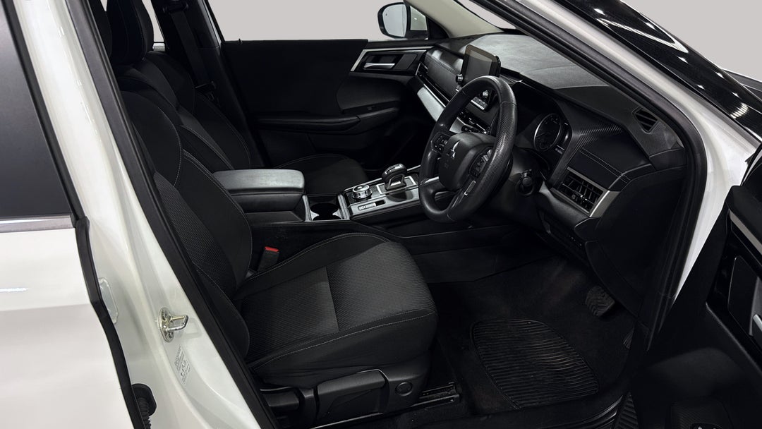 2023 Mitsubishi Outlander Es 7 Seat (2WD), Automatic, 51642 km, Right Side Front Door Cabin View