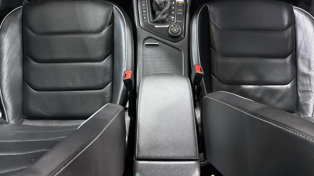 2020 Volkswagen Tiguan 162 Tsi Highline, Automatic, 53180 km, Center Console