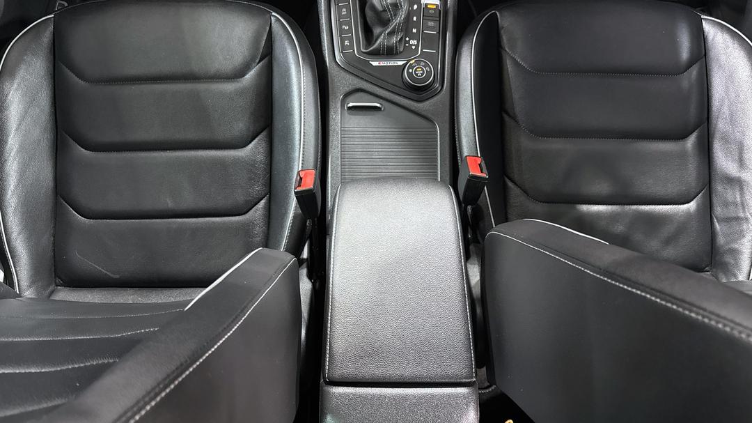 2020 Volkswagen Tiguan 162 Tsi Highline, Automatic, 53180 km, Center Console