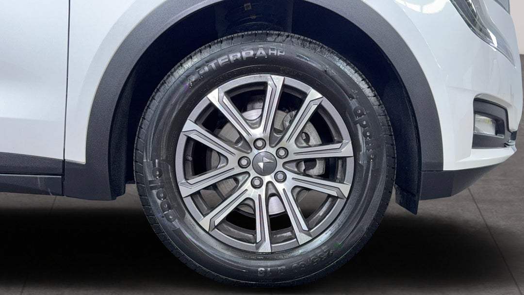 2024 Mahindra Xuv700 Ax7l, Automatic, 14683 km, Right Front Wheel