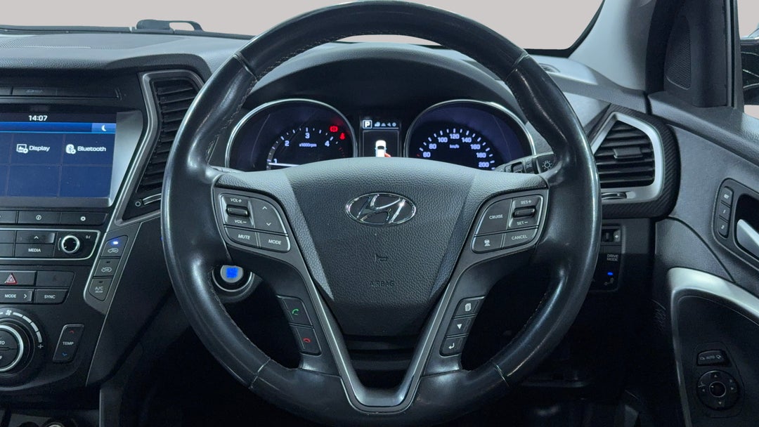 2015 Hyundai Santa Fe Highlander Crdi (4x4), Automatic, 142786 km, Steering Wheel Close-up