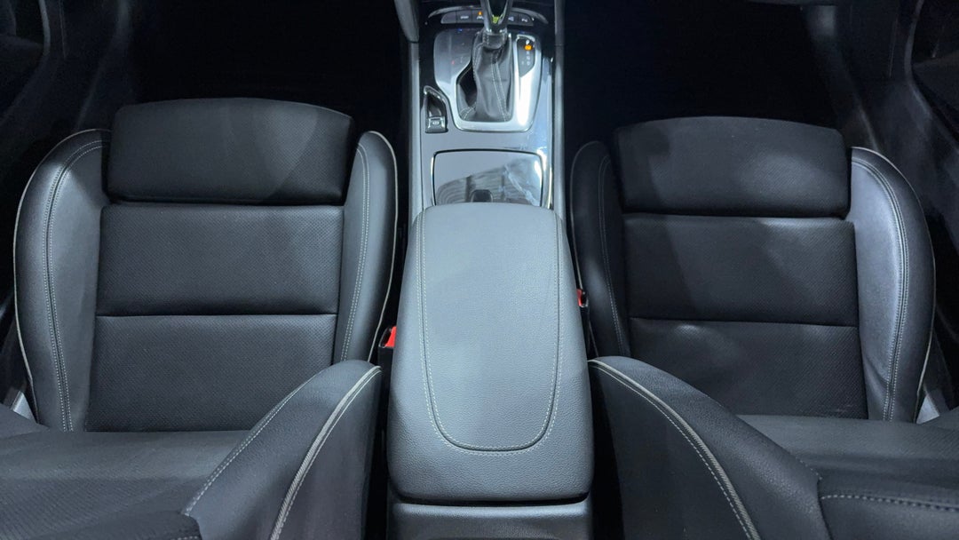 2018 Holden Commodore Rs-v, Automatic, 77855 km, Center Console