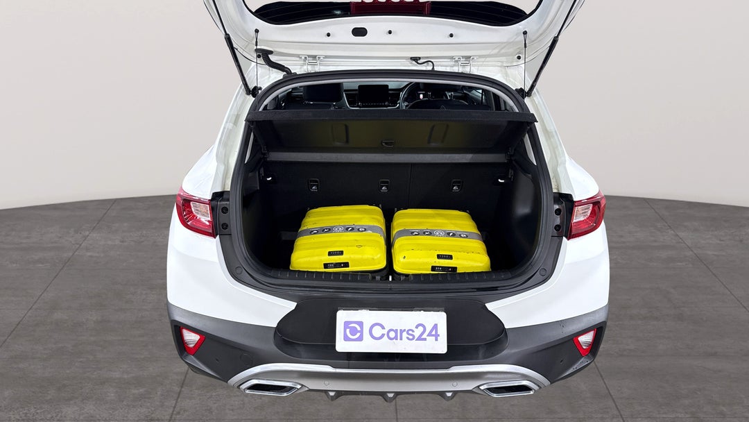 2020 Kia Stonic Gt-line, Automatic, 19887 km, Boot Inside View with Luggage