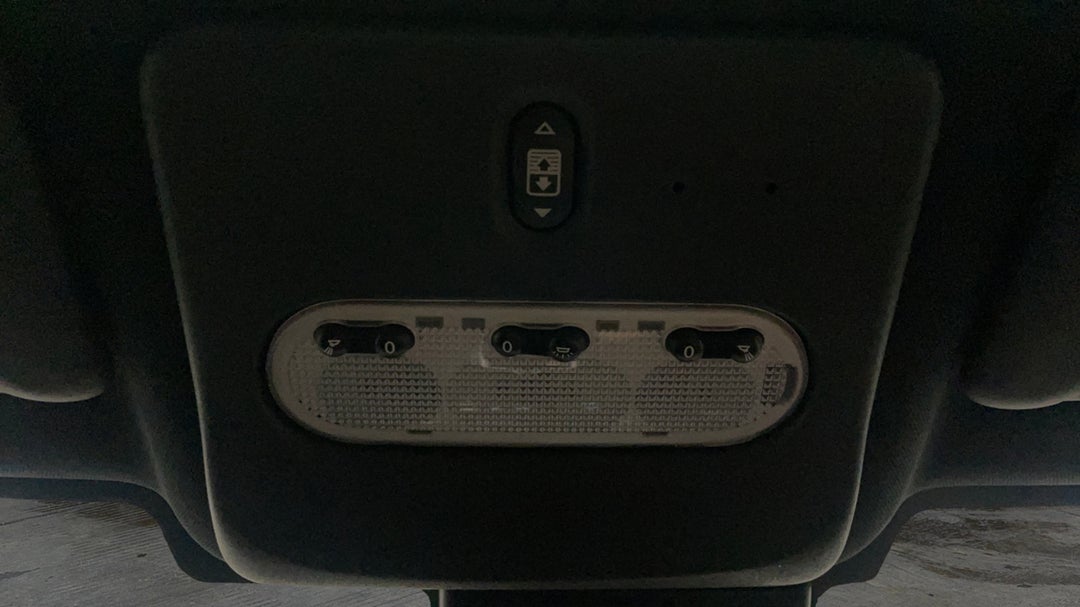 On-Roof Controls/Sunglass holder