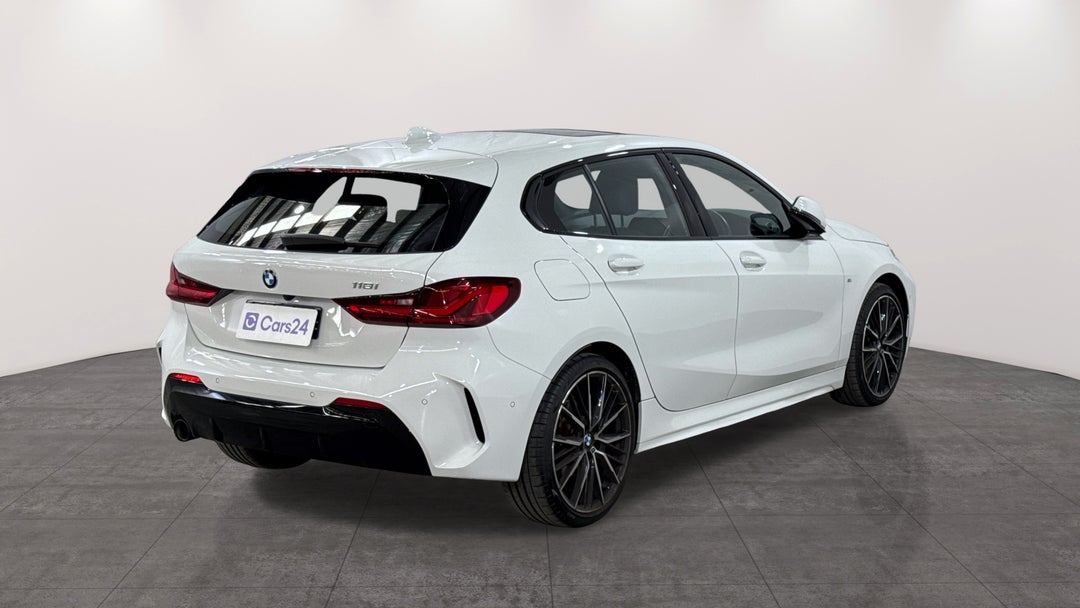 2023 BMW 1 18i M Sport, Automatic, 22449 km, Right Back Diagonal (45- Degree) View
