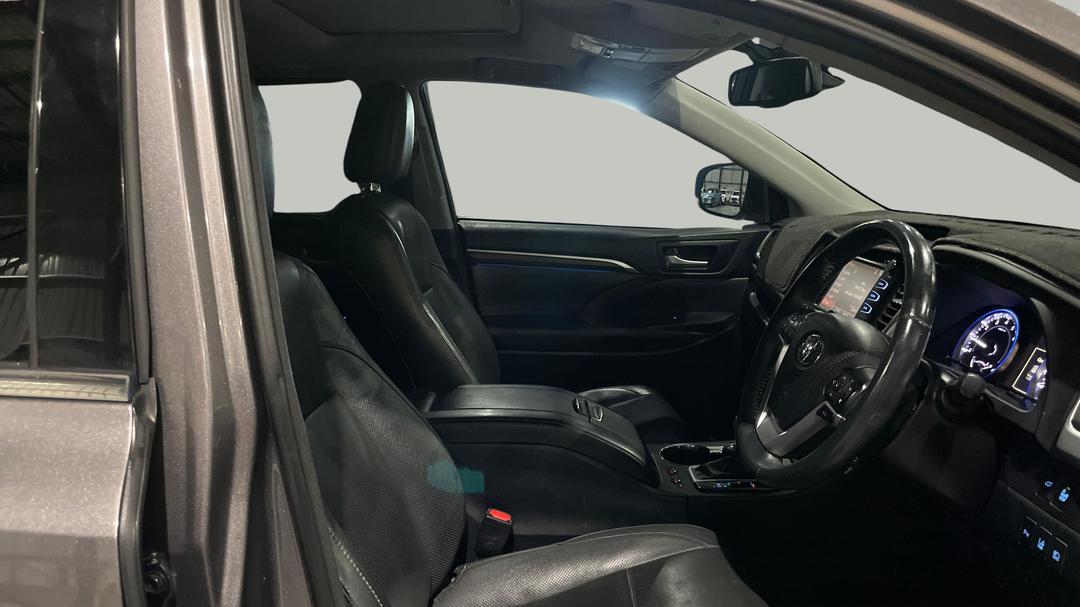 2016 Toyota Kluger Grande (4x4), Automatic, 104656 km, Right Side Front Door Cabin View