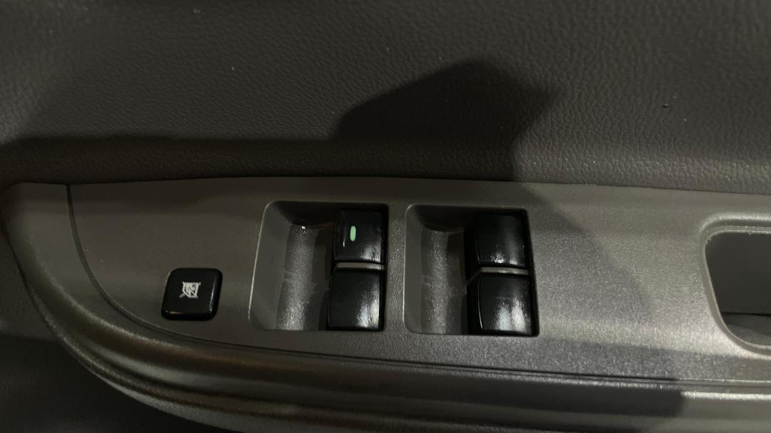 2018 Mitsubishi Triton Glx (4x4), Automatic, 98788 km, Drivers Side Door Panel Controls