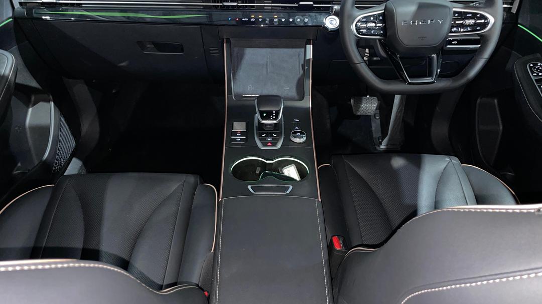 2024 Chery Omoda 5 Ex (high Version), Automatic, 10000 km, Center Console