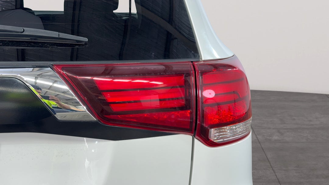 2019 Mitsubishi Outlander Ls 7 Seat (AWD), Automatic, 102224 km, Badge (Boot Right Side)