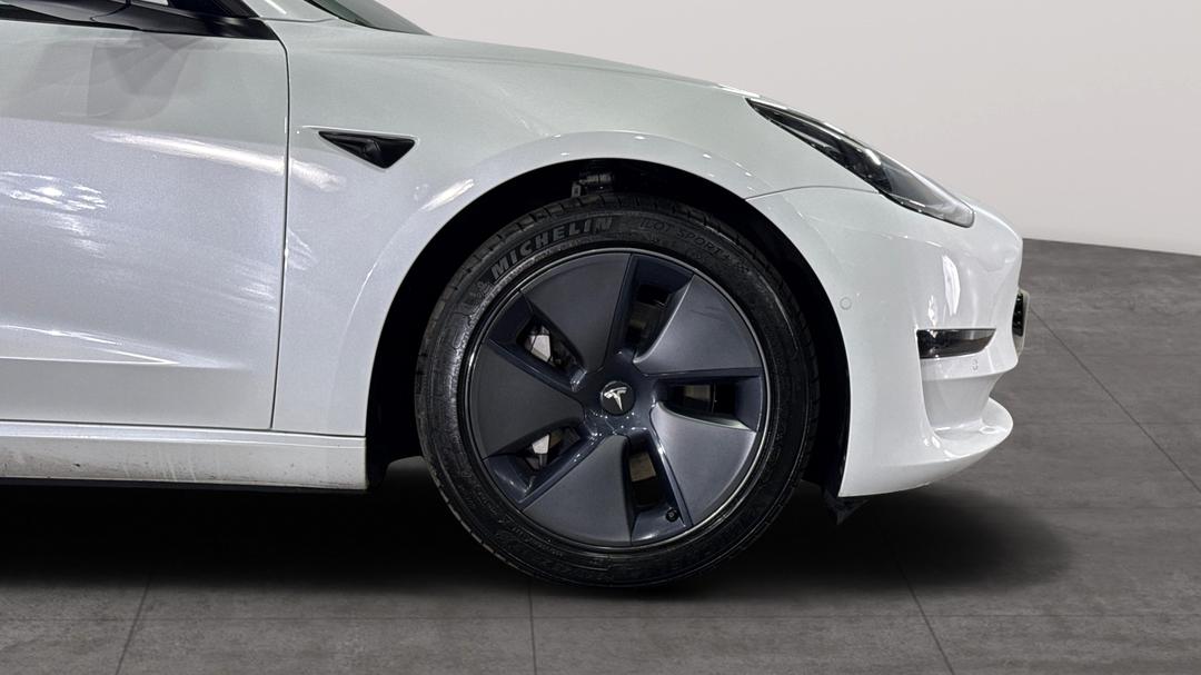 2022 Tesla Model 3 Rear-wheel Drive, Automatic, 43842 km, Right Front Wheel