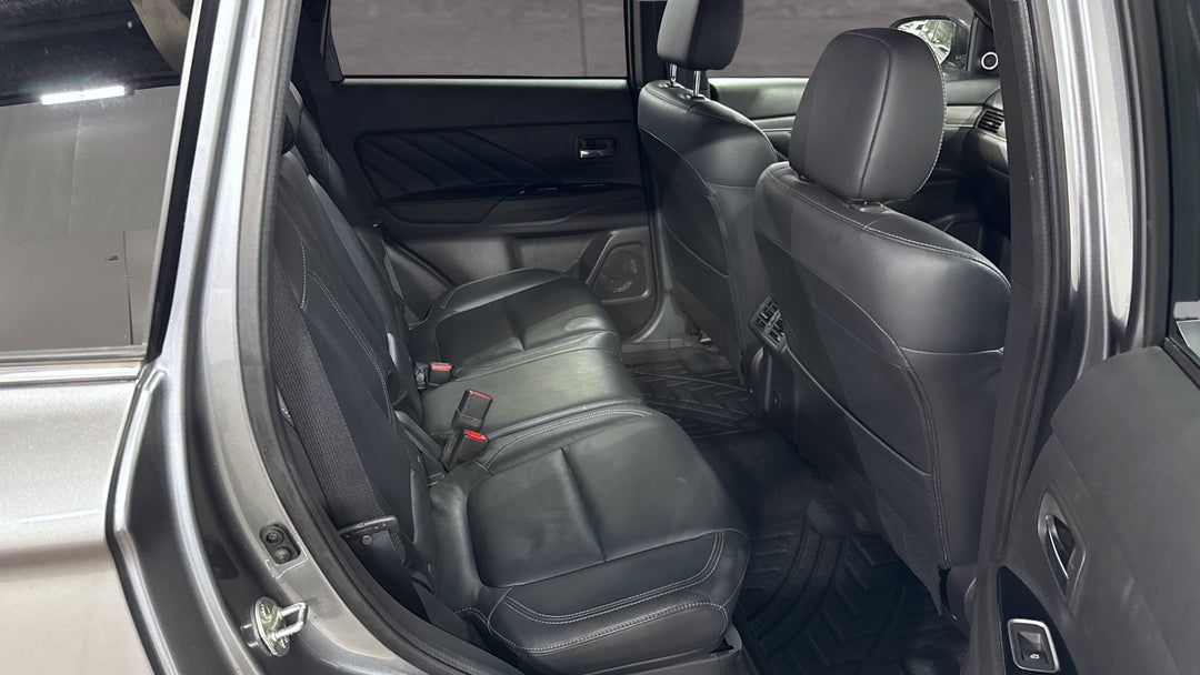 2020 Mitsubishi Outlander Phev Exceed 5 Seat (AWD), Automatic, 84513 km, Right Side Rear Door Cabin View