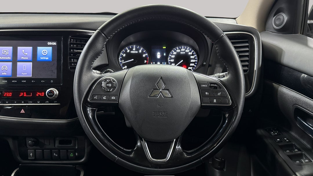2020 Mitsubishi Outlander Ls 7 Seat (2WD), Automatic, 62579 km, Steering Wheel Close-up