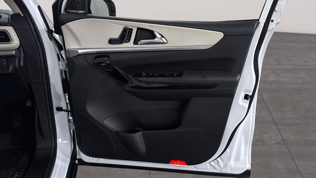 2024 Mahindra Xuv700 Ax7l, Automatic, 8513 km, Speaker View