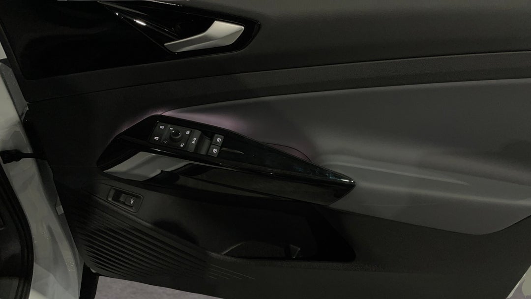 2025 Volkswagen Id.4 Pro, Automatic, 6405 km, Speaker View