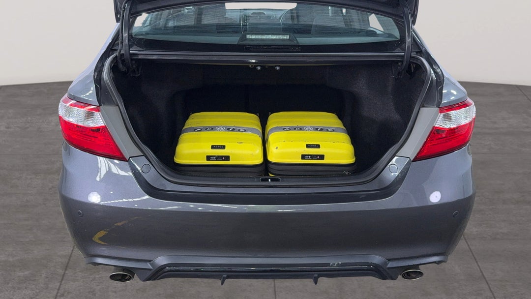 2017 Toyota Camry Rz S.e., Automatic, 47431 km, Boot Inside View with Luggage