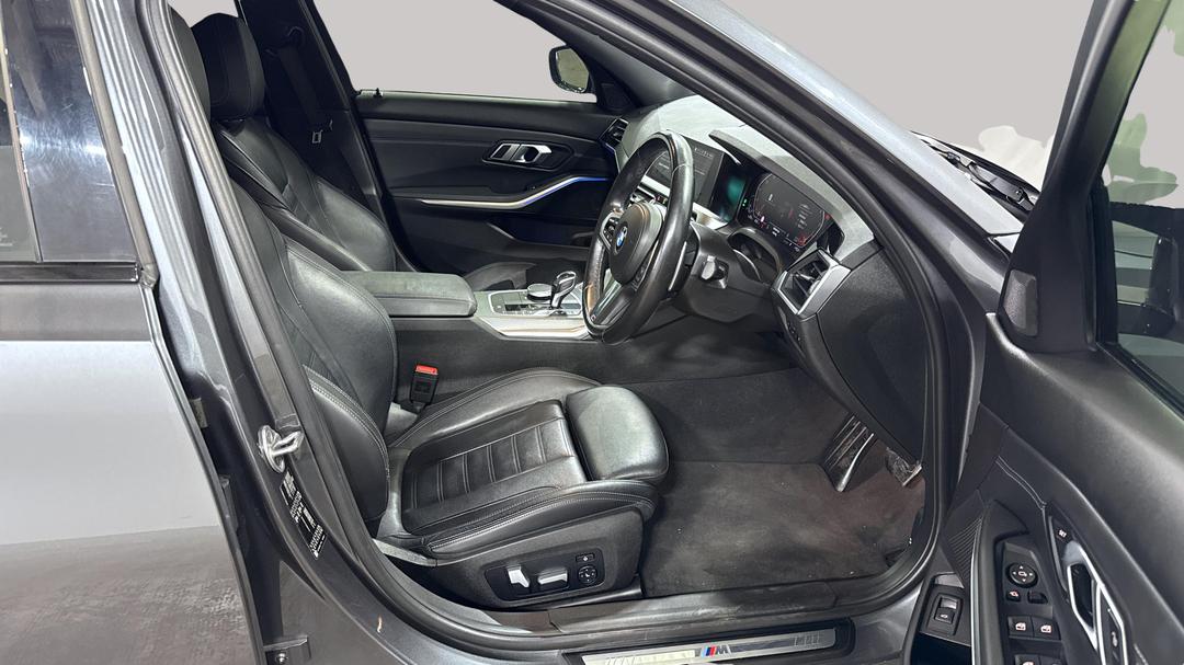 2021 BMW 3 20i M Sport, Automatic, 63676 km, Right Side Front Door Cabin View