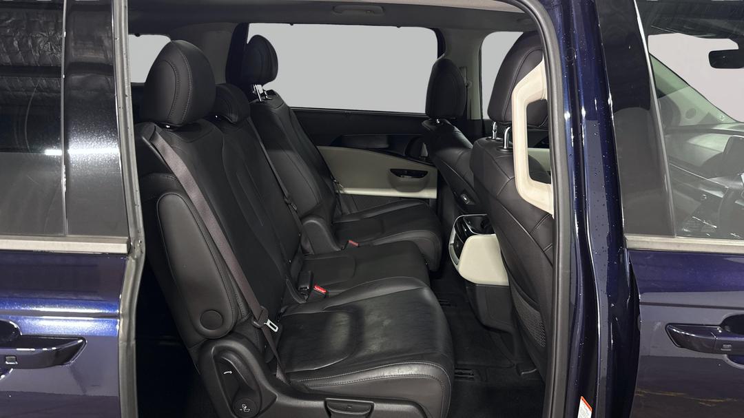 2023 Kia Carnival Special Edition, Automatic, 42096 km, Right Side Rear Door Cabin View
