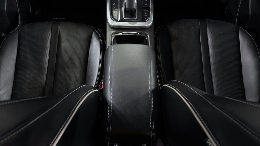 2025 GWM Tank 300 Ultra Diesel, Automatic, 3424 km, Center Console