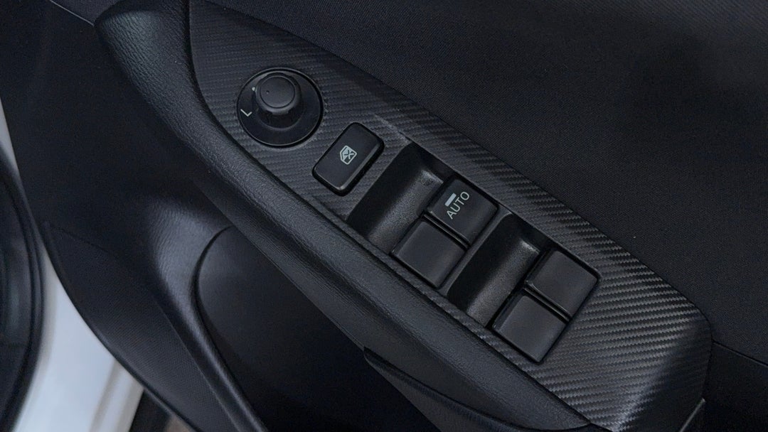 2017 Mazda CX-3 Maxx (FWD), Automatic, 72225 km, Drivers Side Door Panel Controls