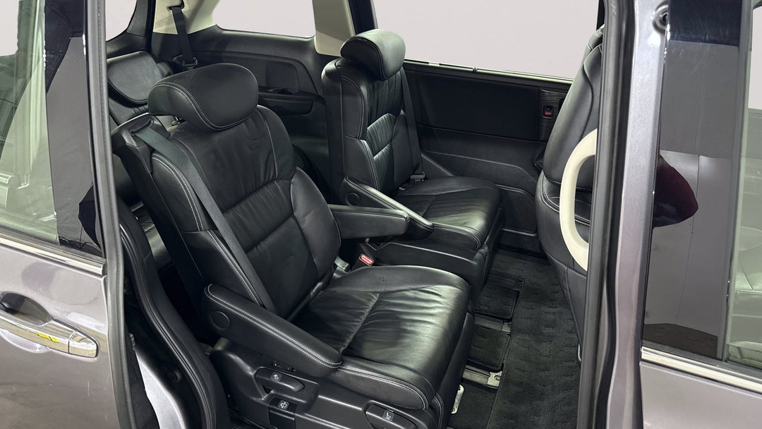 2016 Honda Odyssey Vti-l, Automatic, 91775 km, Right Side Rear Door Cabin View