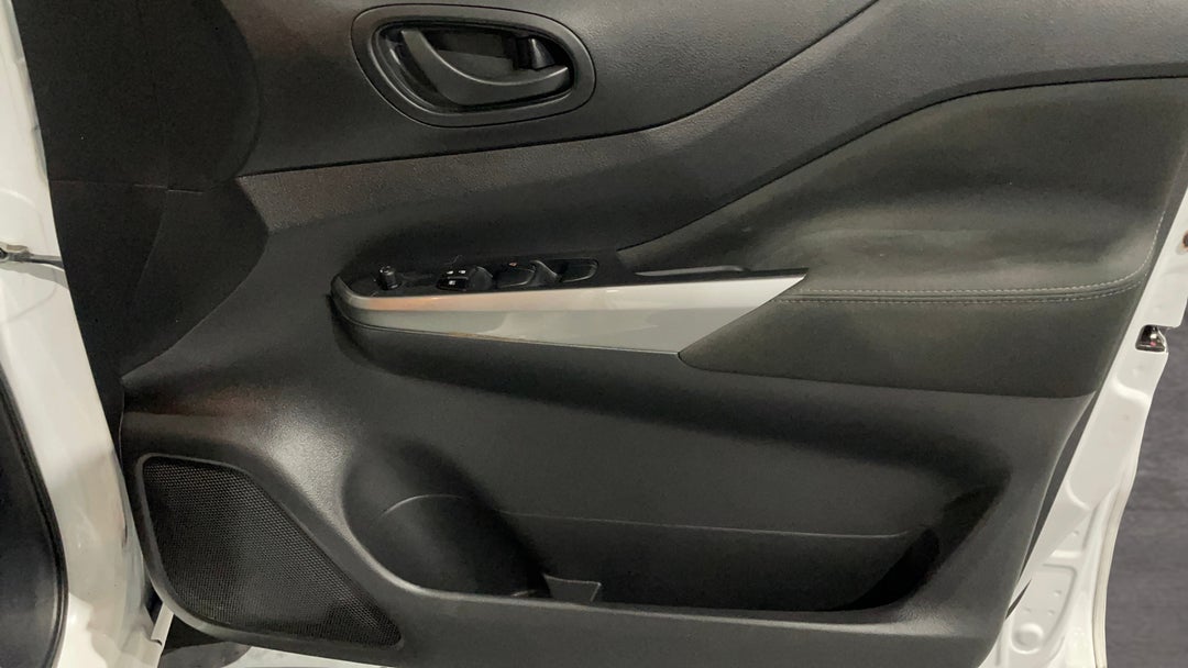 2021 Nissan Navara Sl (4x4), Automatic, 77512 km, Speaker View