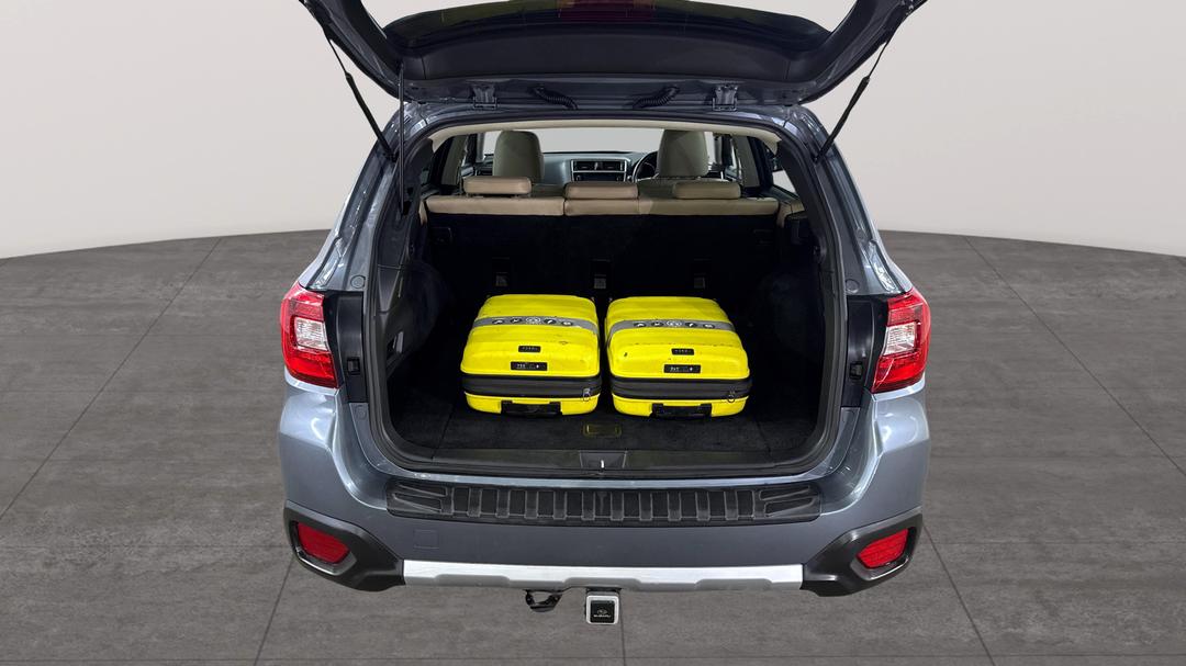 2018 Subaru Outback 2.5i Premium AWD, Automatic, 117105 km, Boot Inside View with Luggage