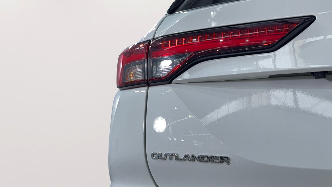 2024 Mitsubishi Outlander Es 5 Seat (2wd), Automatic, 55336 km, Badge (Boot Left Side)