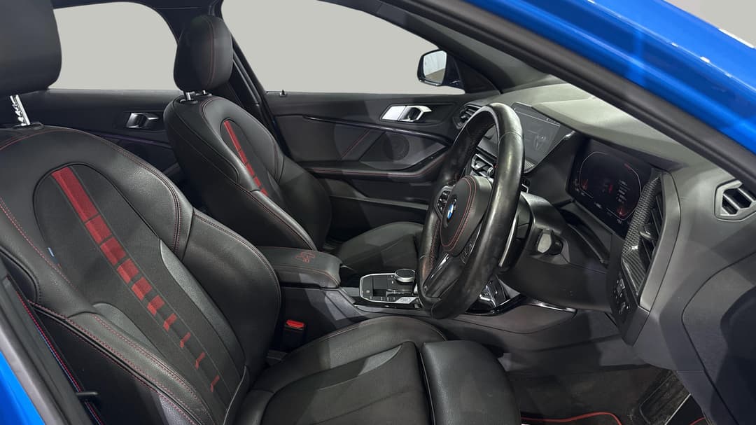 2021 BMW 1 28ti, Automatic, 63603 km, Right Side Front Door Cabin View