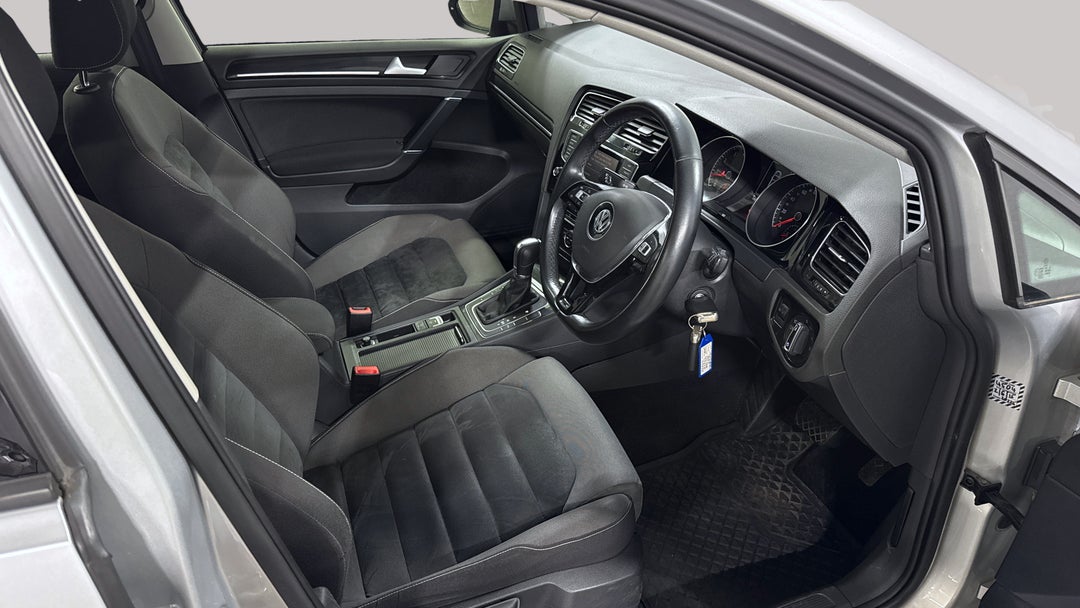 2013 Volkswagen Golf 103 Tsi Highline, Automatic, 108499 km, Right Side Front Door Cabin View