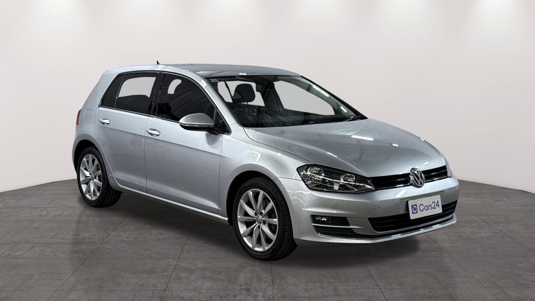 2013 Volkswagen Golf 103 Tsi Highline, Automatic, 108499 km, Right Front Diagonal (45- Degree) View