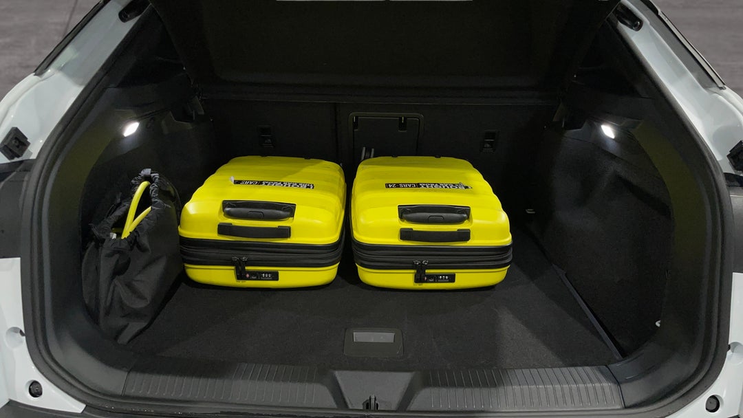 2025 Volkswagen Id.4 Pro, Automatic, 6405 km, Boot Inside View with Luggage