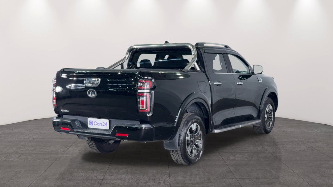 Right Back Diagonal (45- Degree) View