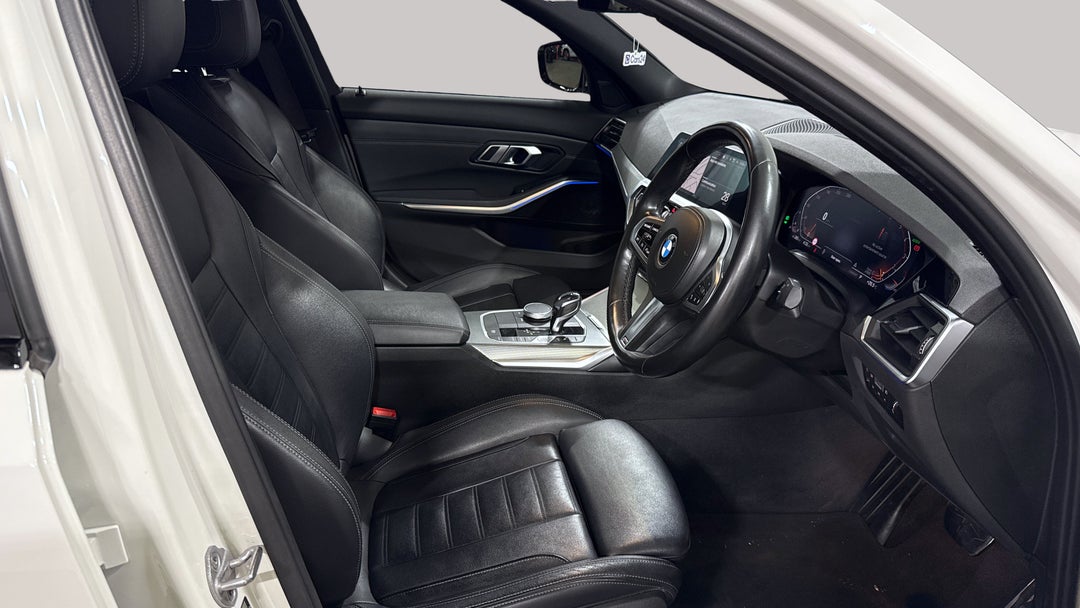 2021 BMW 3 20i M Sport, Automatic, 83359 km, Right Side Front Door Cabin View