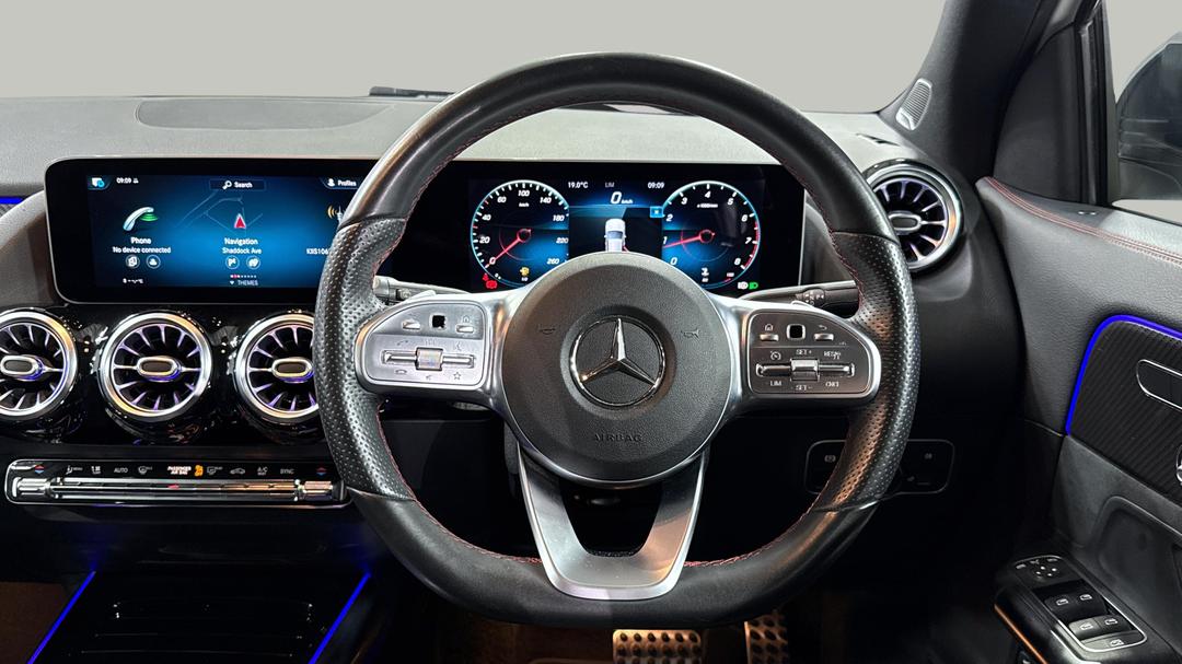2020 Mercedes-benz GLA 200, Automatic, 72379 km, Steering Wheel Close-up
