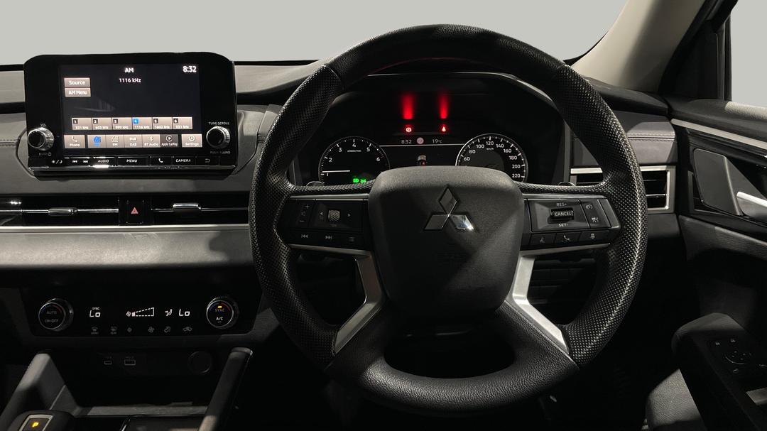 2024 Mitsubishi Outlander Es 7 Seat (2WD), Automatic, 57624 km, Steering Wheel Close-up