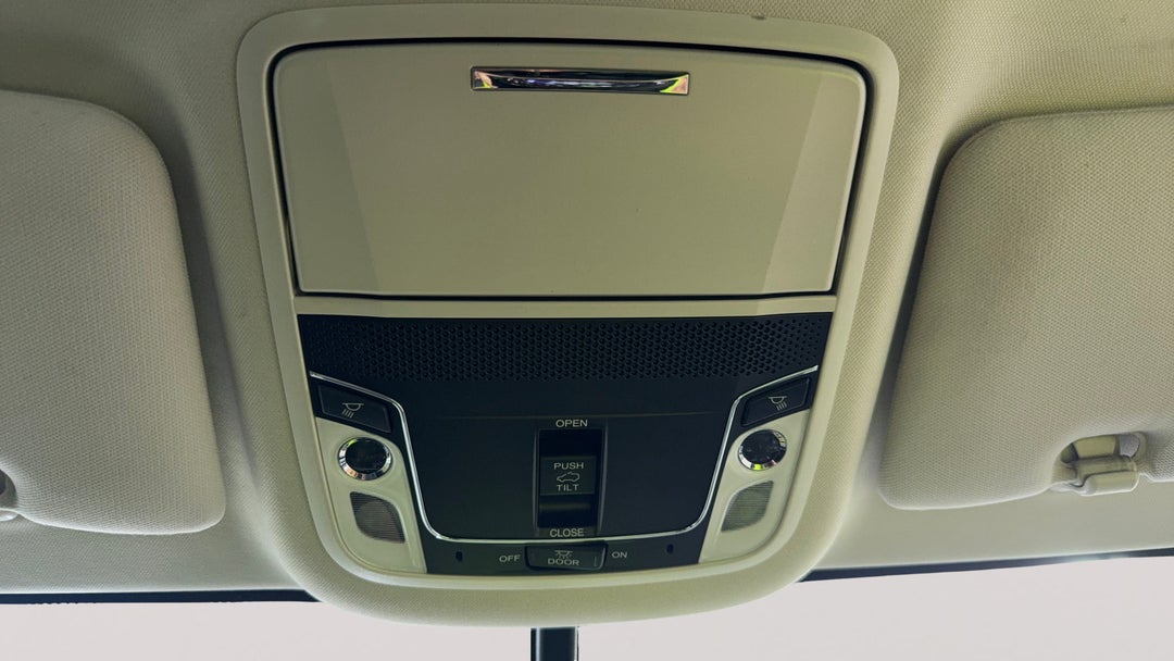 On-Roof Controls/Sunglass holder