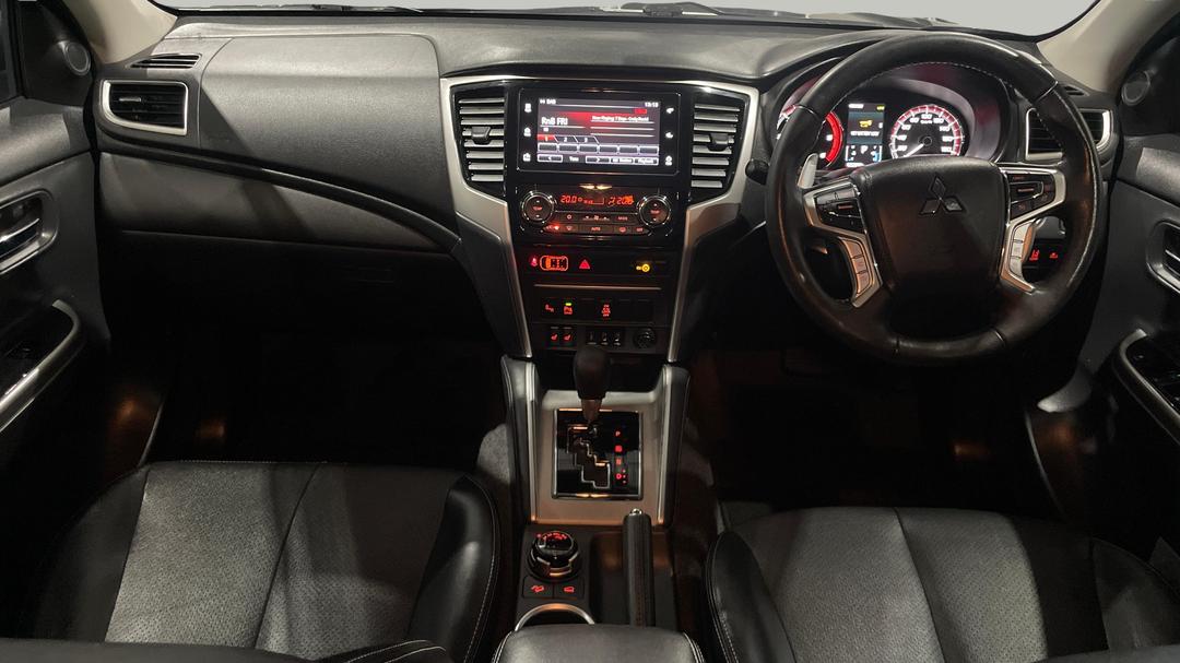2023 Mitsubishi Triton Gsr (4x4), Automatic, 22992 km, Center Console