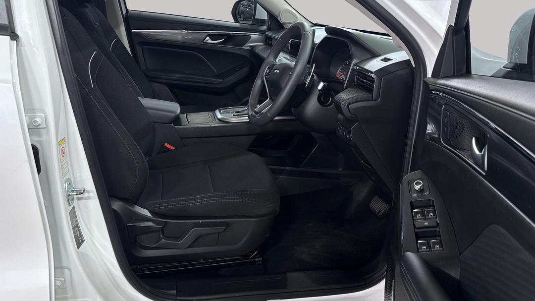2022 GWM Haval Jolion Premium, Automatic, 82288 km, Right Side Front Door Cabin View