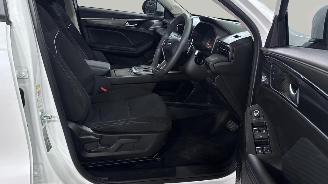 2022 GWM Haval Jolion Premium, Automatic, 82288 km, Right Side Front Door Cabin View
