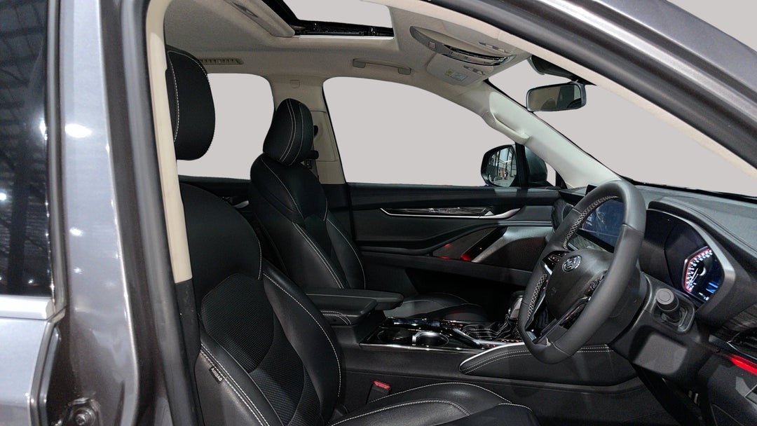 2022 LDV D90 Executive (2WD), Automatic, 62278 km, Right Side Front Door Cabin View