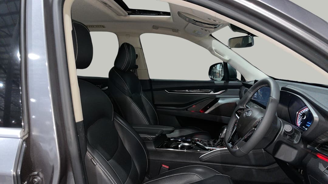 2022 LDV D90 Executive (2WD), Automatic, 62278 km, Right Side Front Door Cabin View