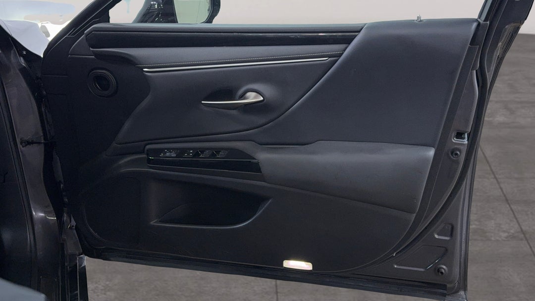 2023 Lexus Es250 Luxury, Automatic, 22652 km, Speaker View