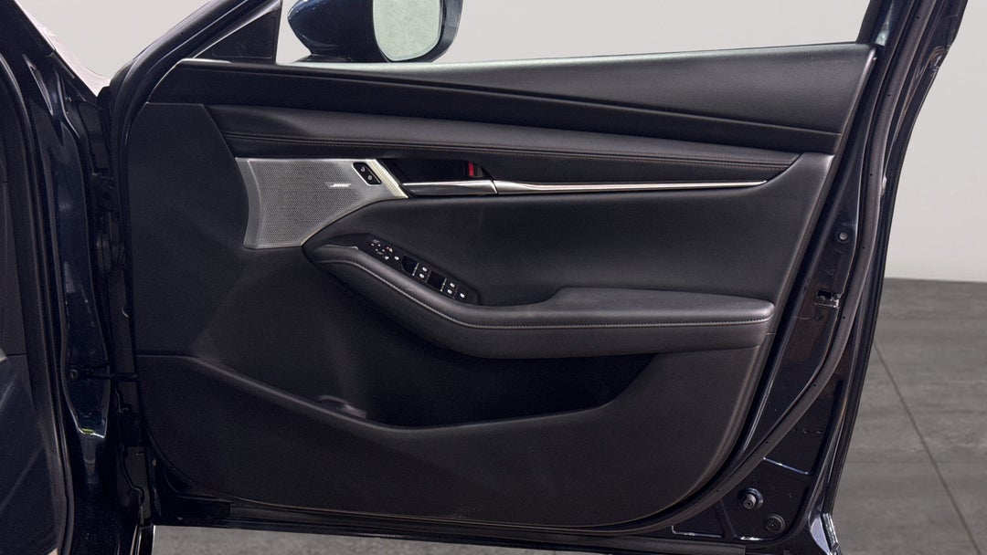 2022 Mazda 3 G25 Astina, Automatic, 26062 km, Speaker View
