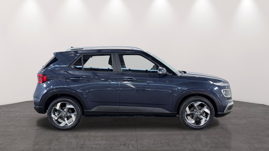 2021 Hyundai Venue Active, Automatic, 57458 km, Right Side View