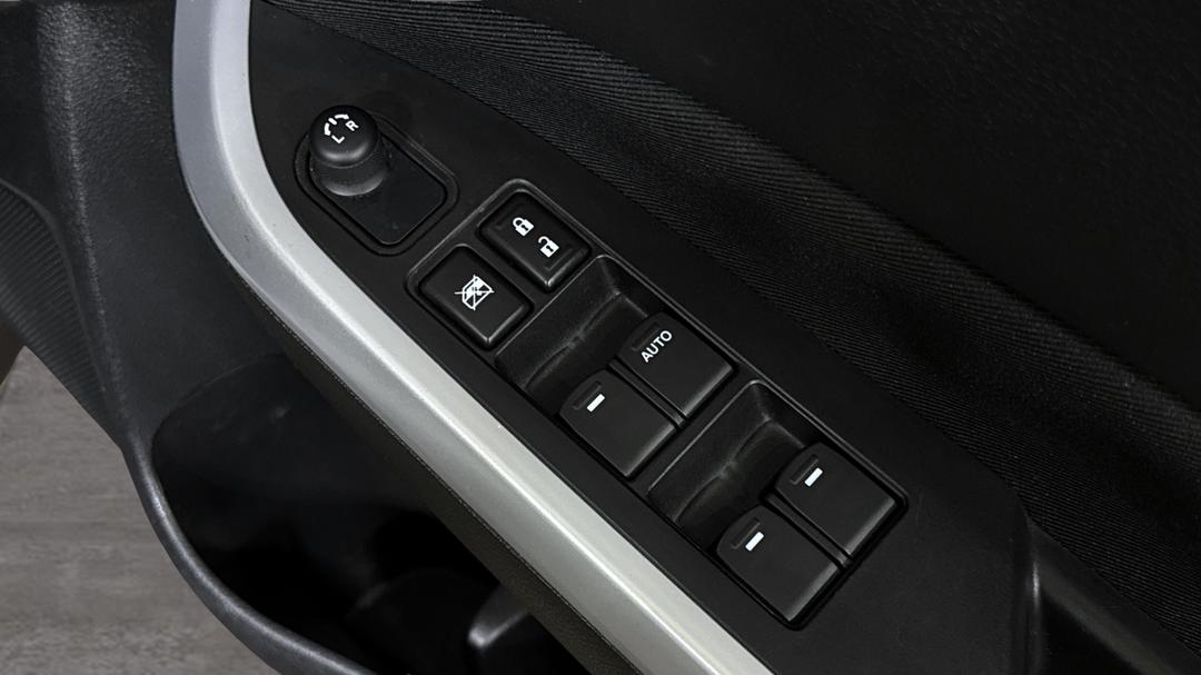 2015 Suzuki Vitara Rt-s, Automatic, 51701 km, Drivers Side Door Panel Controls