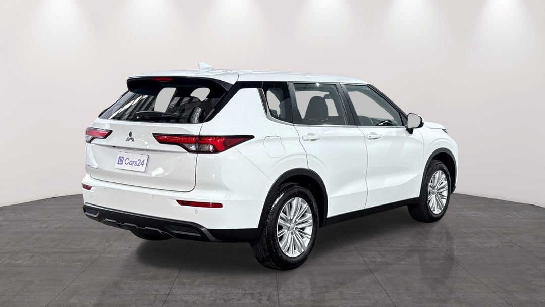 2023 Mitsubishi Outlander Es 7 Seat (2WD), Automatic, 52062 km, Right Back Diagonal (45- Degree) View