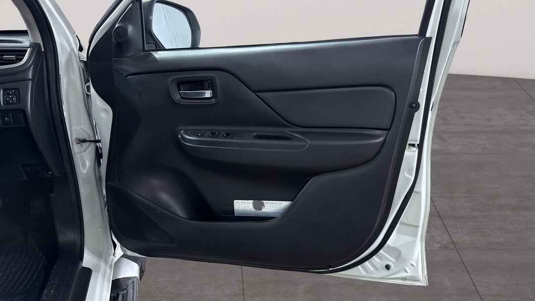 2021 Mitsubishi Triton Glx+ (4x4), Automatic, 119004 km, Speaker View