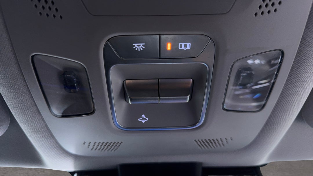 On-Roof Controls/Sunglass holder