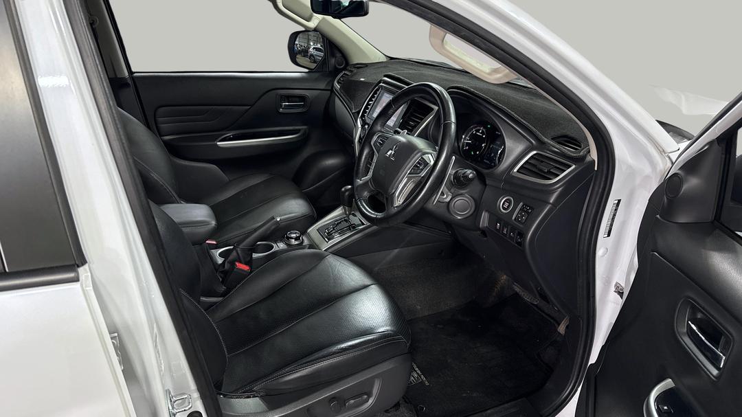 2022 Mitsubishi Triton Gsr (4x4), Automatic, 58439 km, Right Side Front Door Cabin View